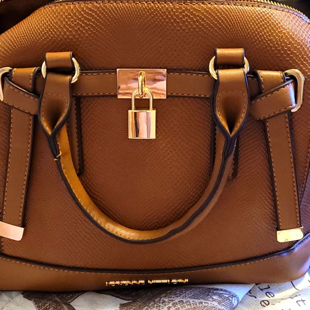 Adrienne Vittadini dome sathel